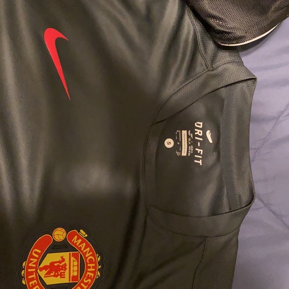 Small Manchester United Jersey - Picture 3 of 4